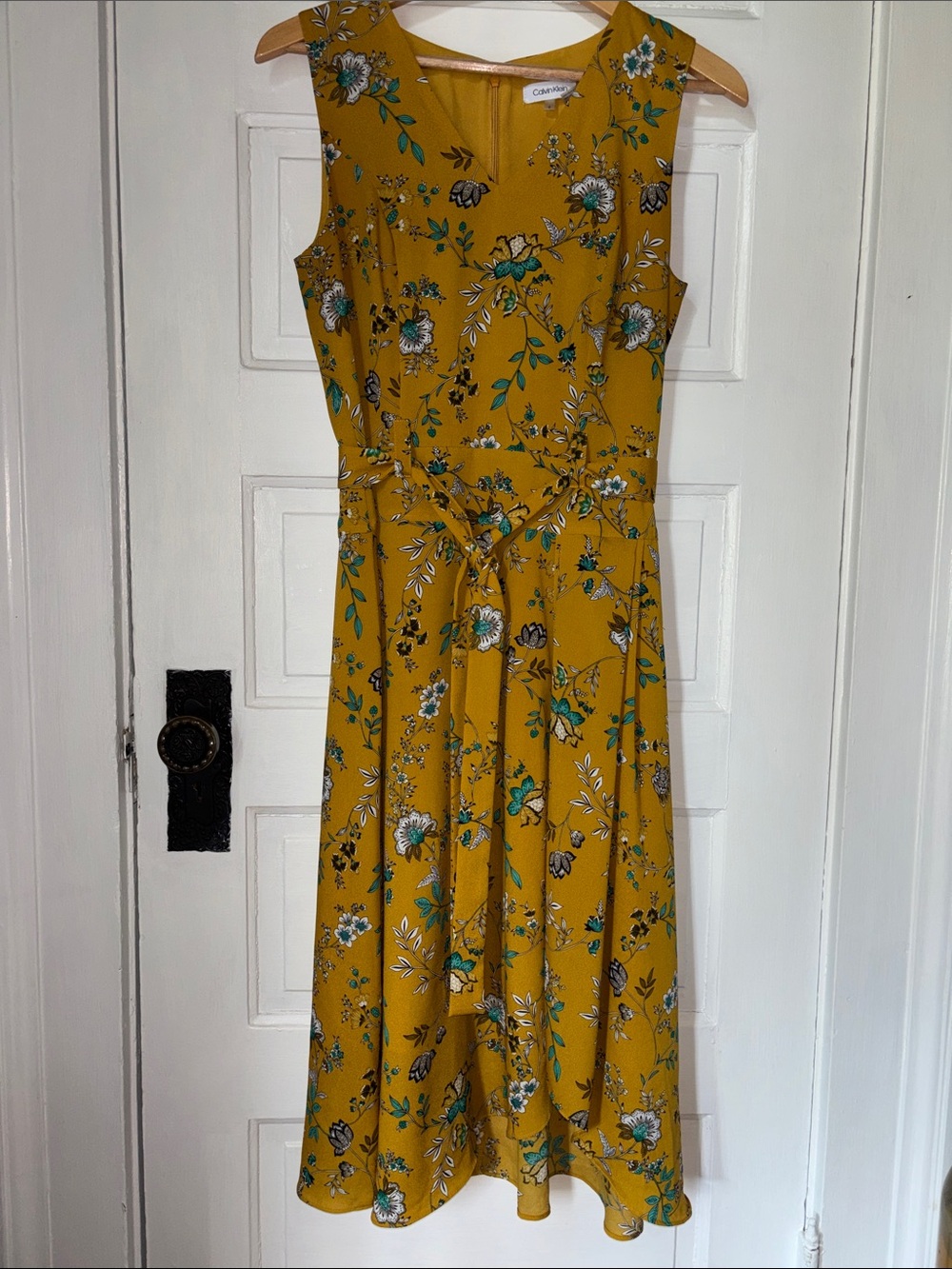 CALVIN KLEIN SLEEVELESS FLORAL MIDI DRESS WITH SASH BELT